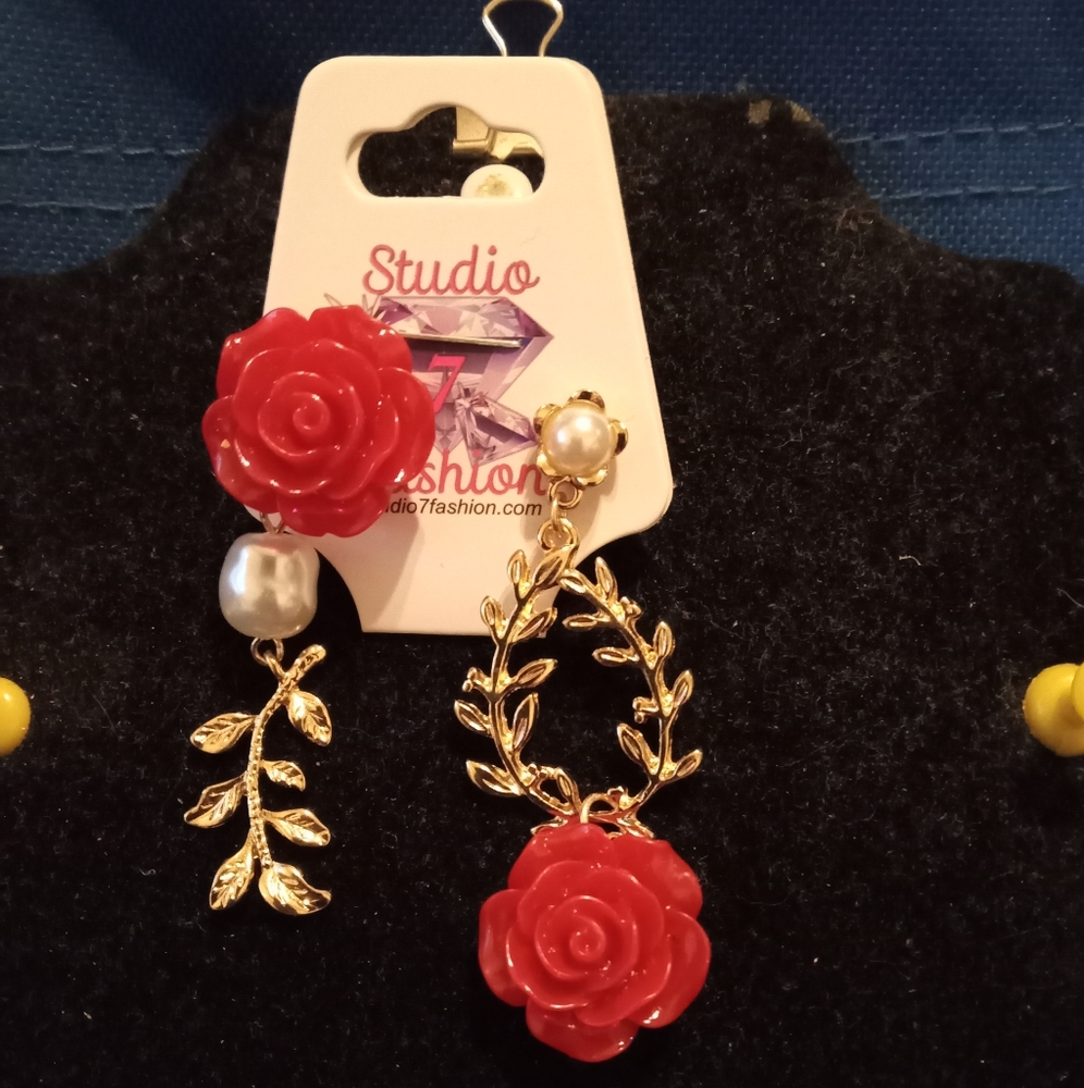 Jewelry - Picture 4 of 12